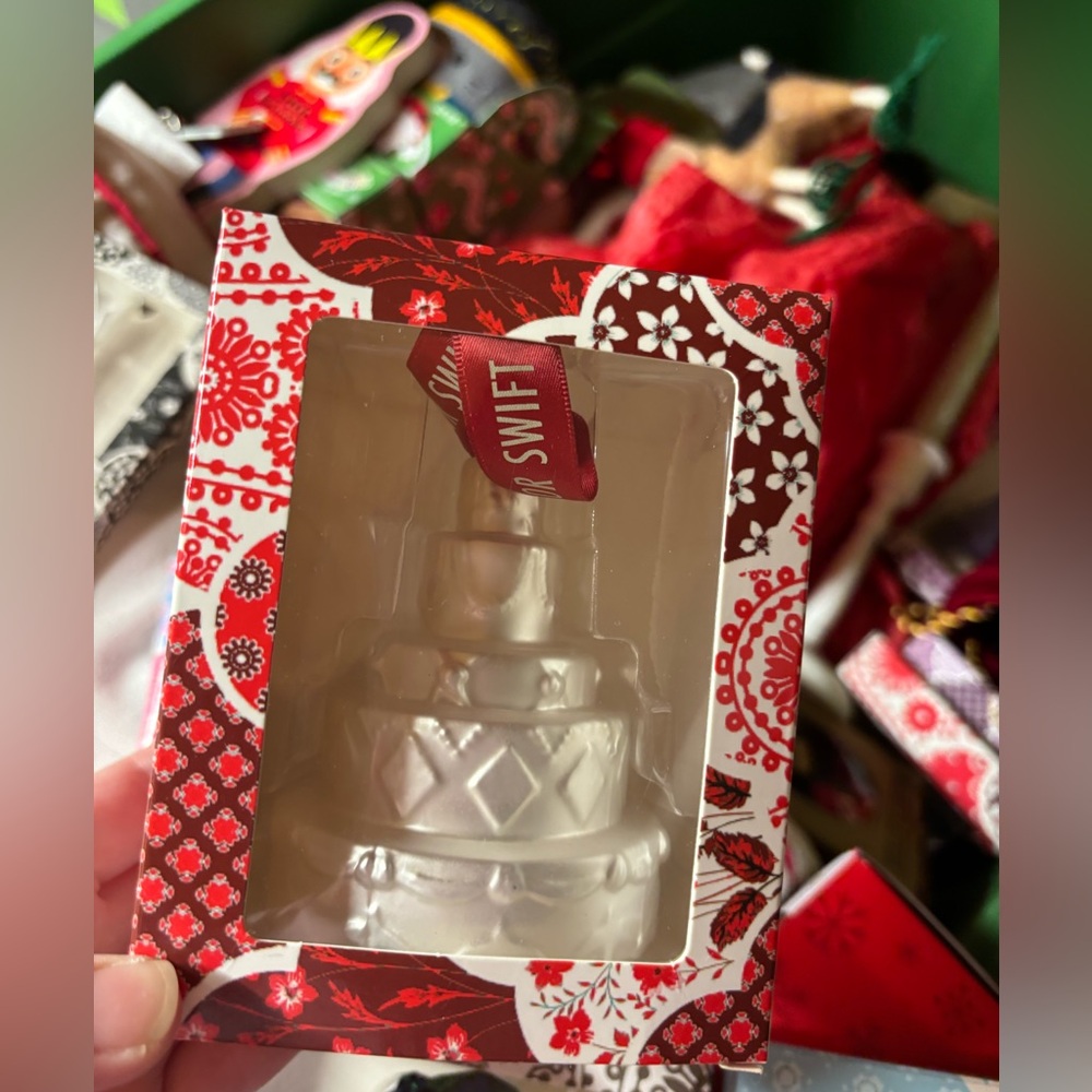 Taylor Swift Red Wedding Cake Ornament